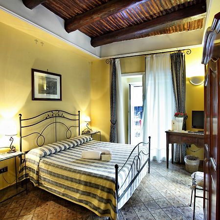 B&B L'Alloggio Dei Vassalli Наполи Екстериор снимка