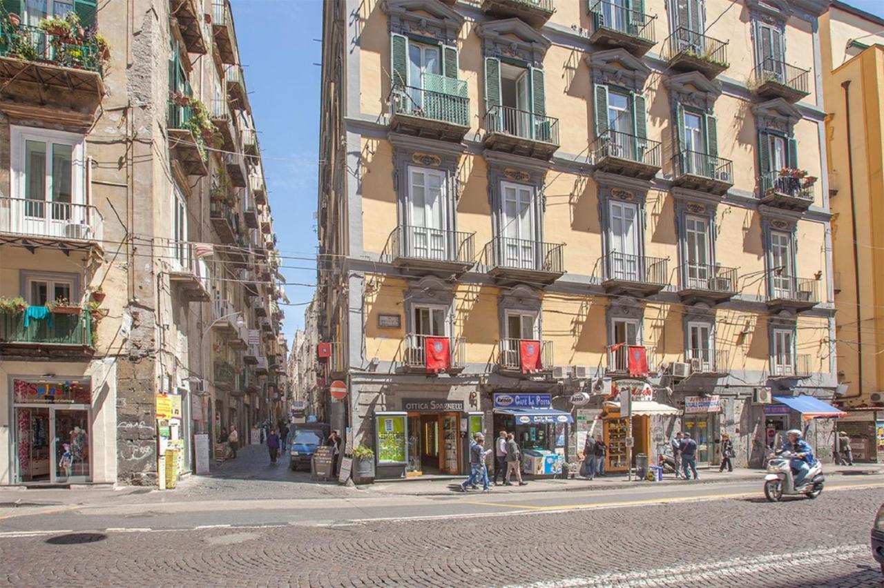 B&B L'Alloggio Dei Vassalli Наполи Екстериор снимка