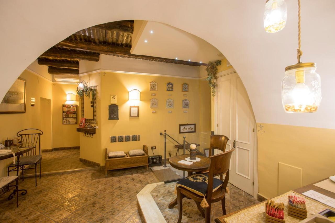 B&B L'Alloggio Dei Vassalli Наполи Екстериор снимка