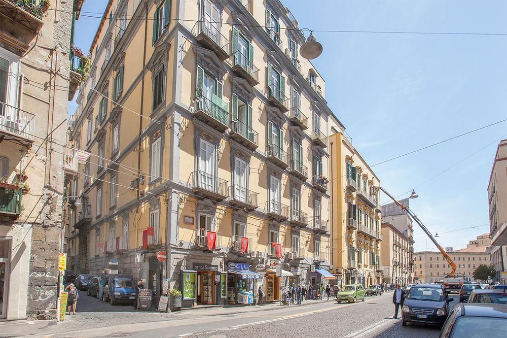 B&B L'Alloggio Dei Vassalli Наполи Екстериор снимка