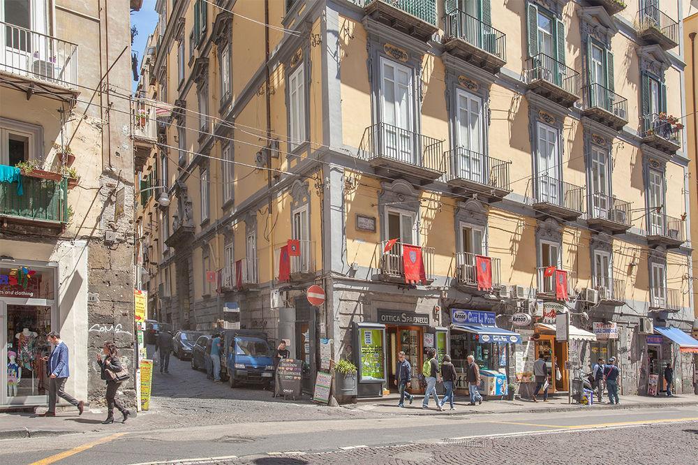 B&B L'Alloggio Dei Vassalli Наполи Екстериор снимка