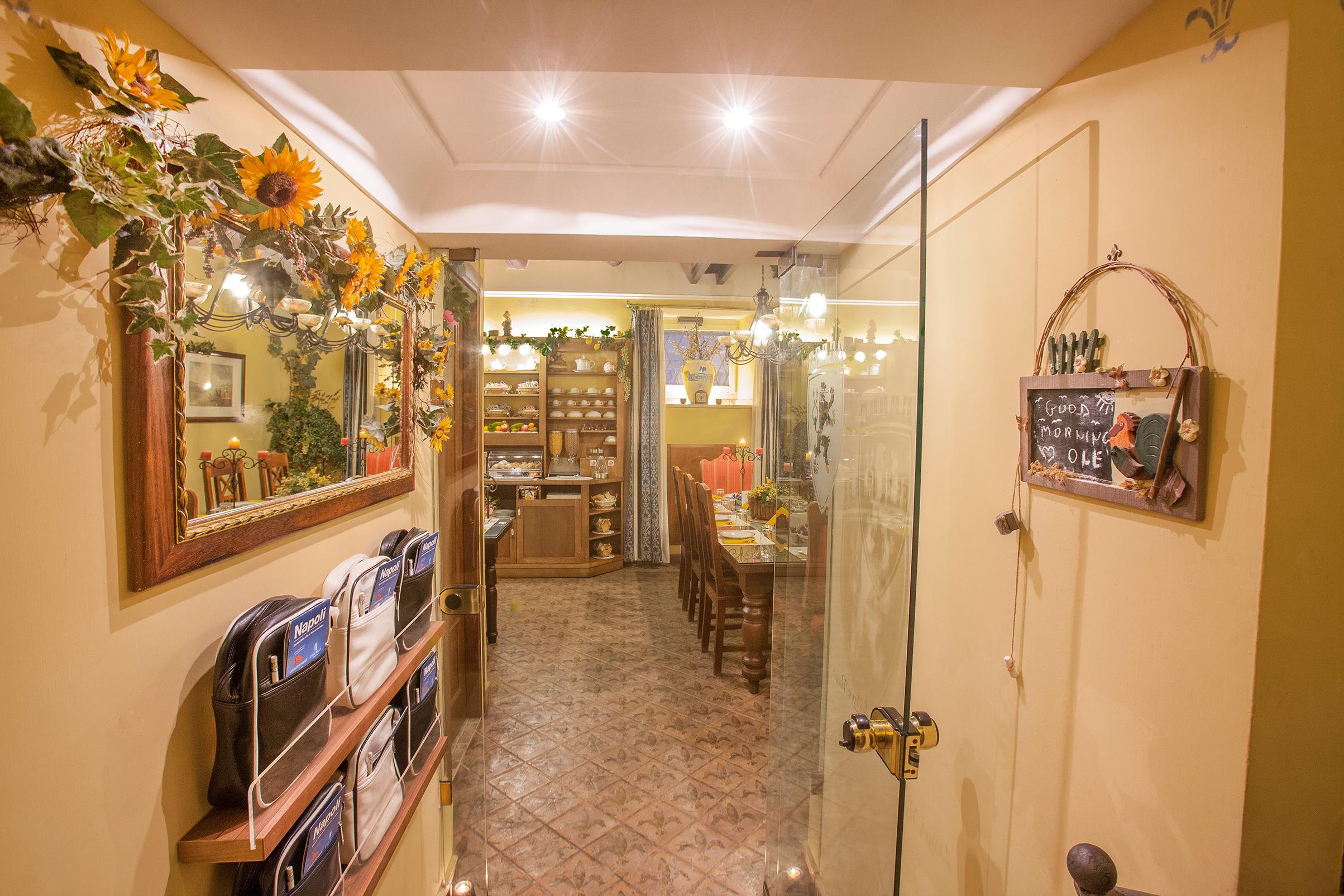 B&B L'Alloggio Dei Vassalli Наполи Екстериор снимка