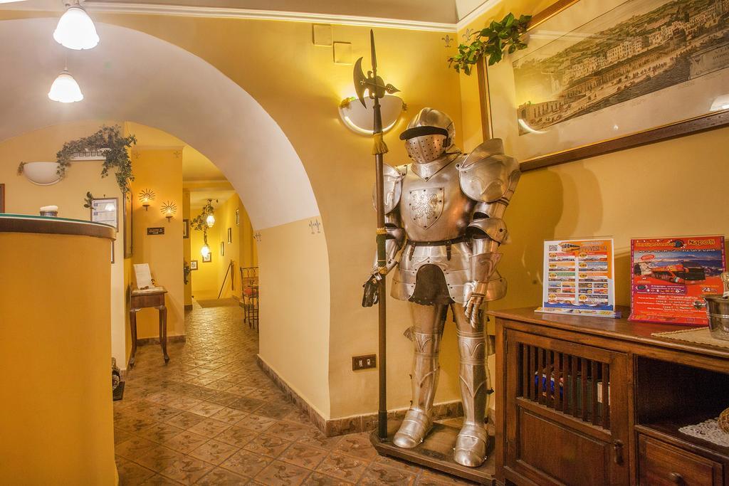 B&B L'Alloggio Dei Vassalli Наполи Екстериор снимка