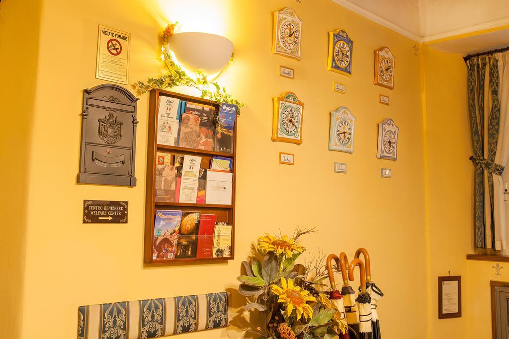 B&B L'Alloggio Dei Vassalli Наполи Екстериор снимка