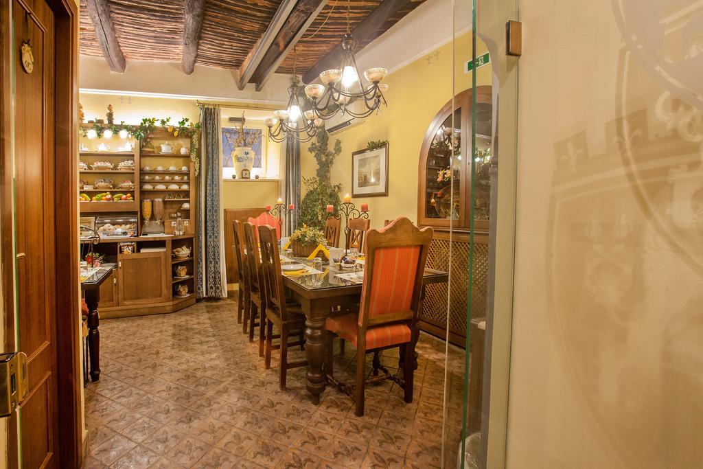 B&B L'Alloggio Dei Vassalli Наполи Екстериор снимка