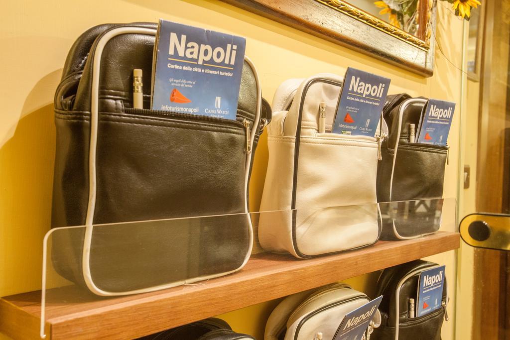 B&B L'Alloggio Dei Vassalli Наполи Екстериор снимка
