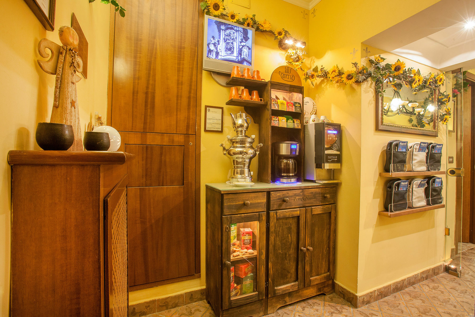 B&B L'Alloggio Dei Vassalli Наполи Екстериор снимка