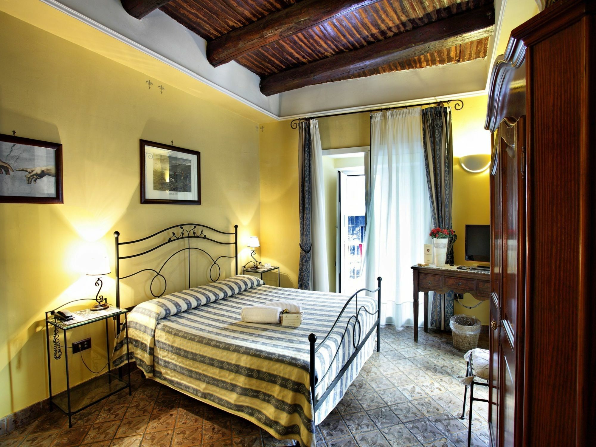 B&B L'Alloggio Dei Vassalli Наполи Екстериор снимка